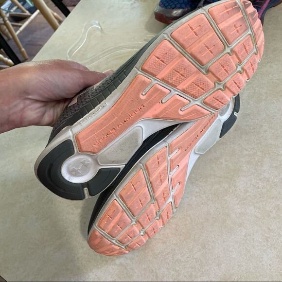 Women’s Gray and Pink Under Armour Charged shoes size 11 athletic - Picture 5 of 6